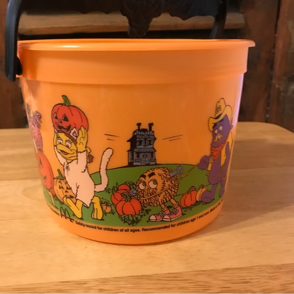 Vintage McDonald’s Halloween bucket w/ bat handle - Picture 2 of 4